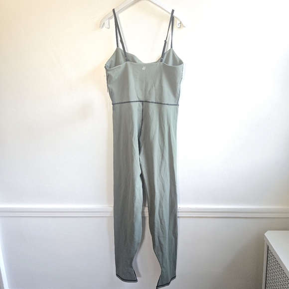 New WeWoreWhat Silhouette Ankle Flare Army Green Athleisure Jumpsuit NWT Large - Picture 9 of 14